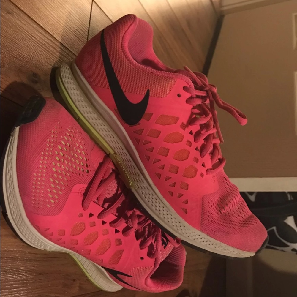 Pink Nike zoom shoes